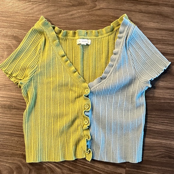 Two tone color cropped shirt - Picture 3 of 6